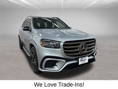 Used 2025 Mercedes-Benz GLS 450 4MATIC image 3