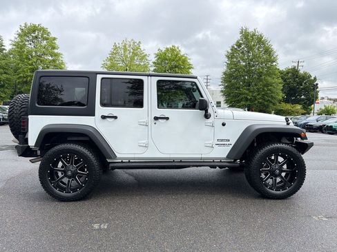 Used 2017 Jeep Wrangler Unlimited Sport w/ Quick Order Package 24S AWD/4WD image 8