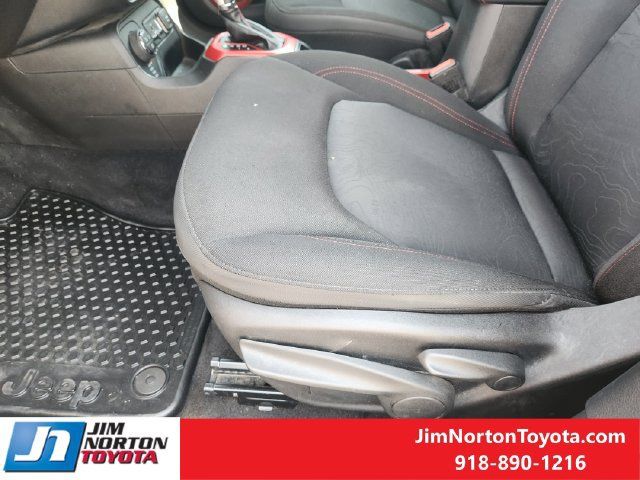 Used 2016 Jeep Renegade Trailhawk AWD/4WD image 25