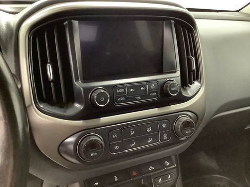 Used 2018 Chevrolet Colorado Z71 AWD/4WD image 17