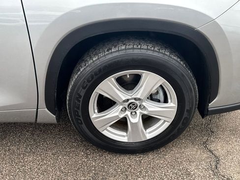 Used 2023 Toyota Highlander LE image 43