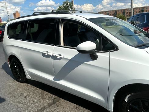 Used 2021 Chrysler Voyager Lxi image 26