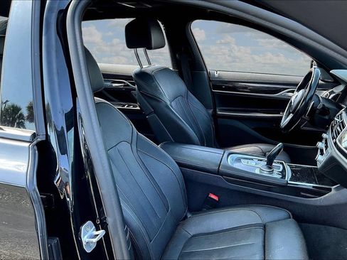 Used 2020 BMW 740i w/ M Sport Package RWD image 28