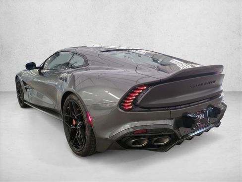 Used 2025 Aston Martin Vanquish RWD image 7