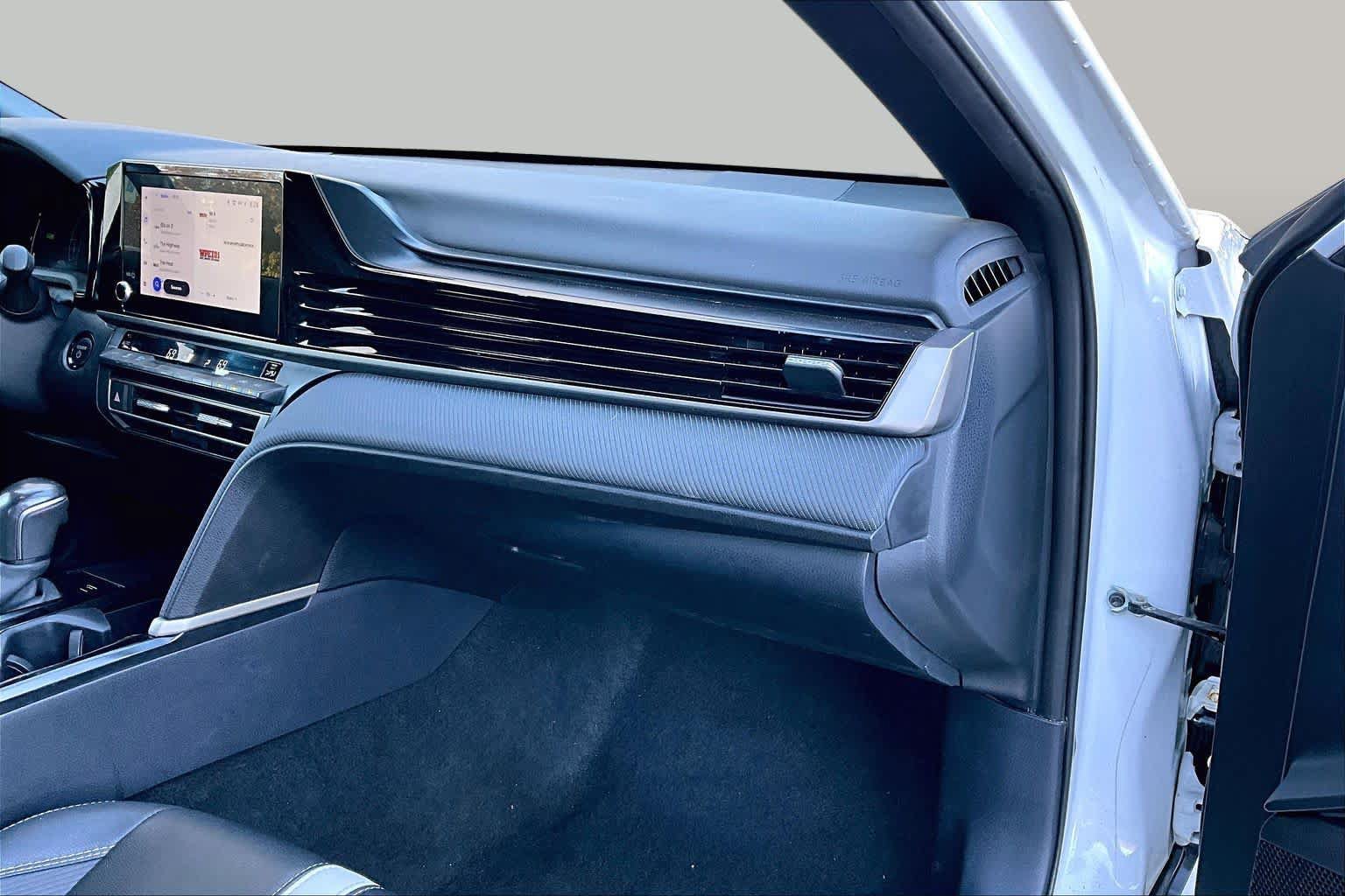 Used 2025 Toyota Camry SE FWD image 19