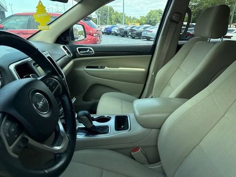 Used 2016 Jeep Grand Cherokee Laredo RWD image 5