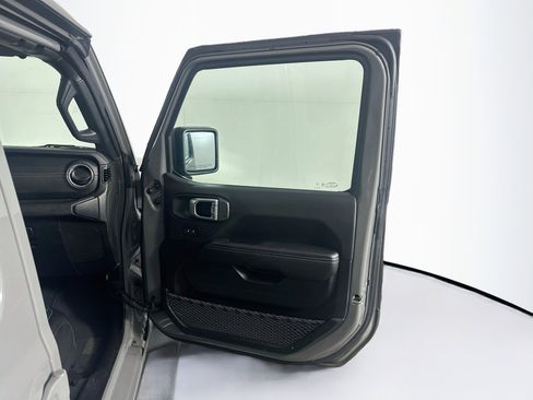 Used 2023 Jeep Wrangler Unlimited Sahara AWD/4WD image 32