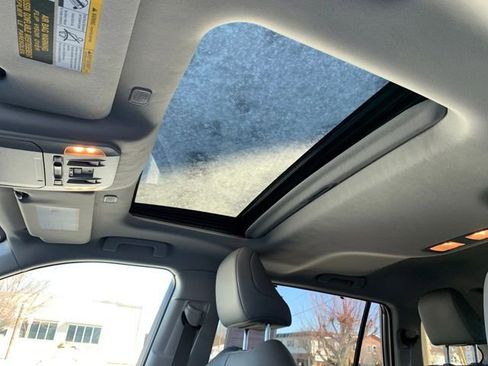 Certified 2025 Toyota Highlander XLE image 25