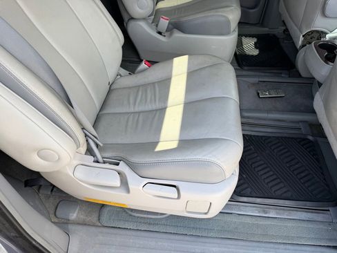 Used 2014 Toyota Sienna Limited w/ Limited Premium Package image 17