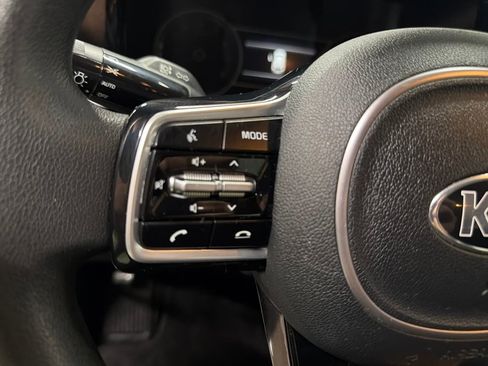 Used 2021 Kia Sorento LX image 25