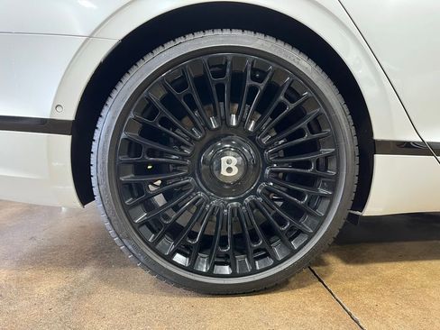 Used 2022 Bentley Flying Spur V8 image 48