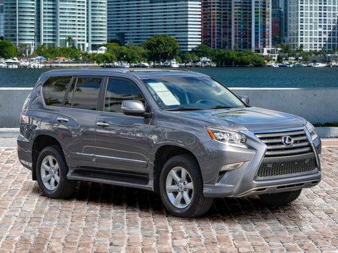 Used 2017 Lexus GX 460 w/ Navigation Package image 3