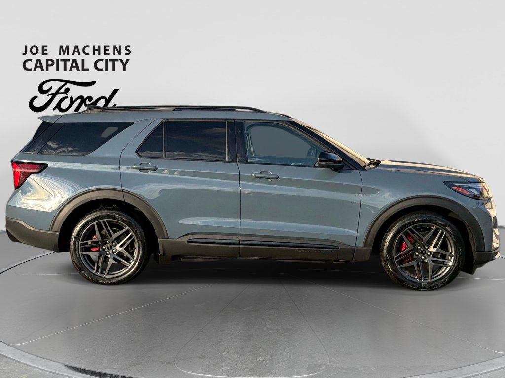 Used 2025 Ford Explorer ST AWD/4WD image 3