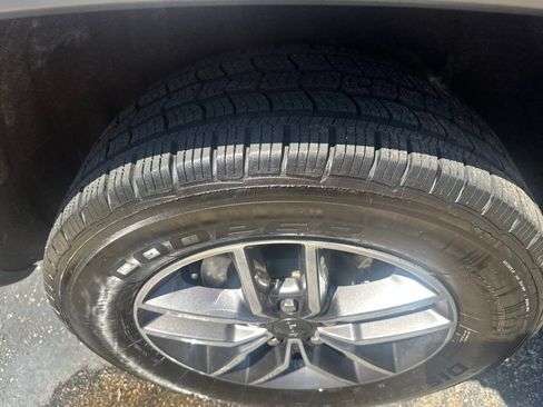 Used 2020 Jeep Grand Cherokee Limited AWD/4WD image 13