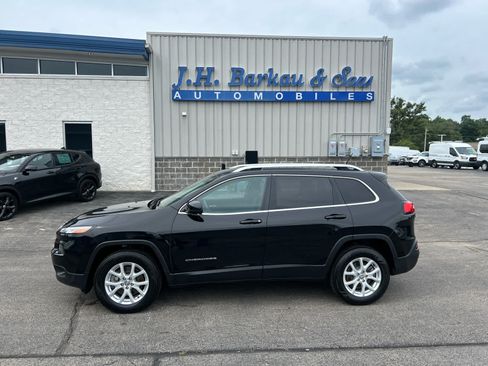 Used 2018 Jeep Cherokee Latitude w/ Safety Group AWD/4WD image 6