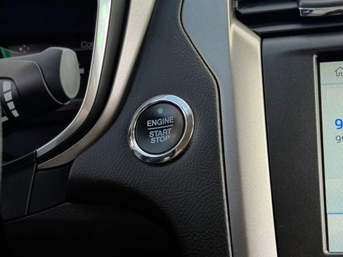 Used 2020 Ford Fusion SE FWD image 30