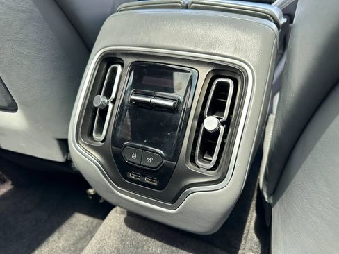 Used 2021 Aston Martin DBX AWD/4WD image 16
