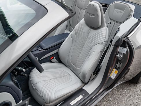 Used 2020 Aston Martin DB11 Volante RWD image 4