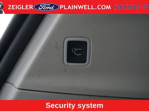 Used 2024 Chrysler Pacifica Touring-L FWD image 11