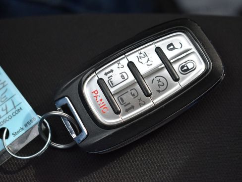 Used 2021 Chrysler Pacifica Touring w/ S Appearance Package image 35