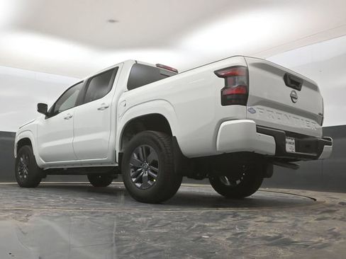 Certified 2025 Nissan Frontier SV image 18