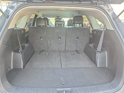 Used 2024 Kia Sorento S image 11