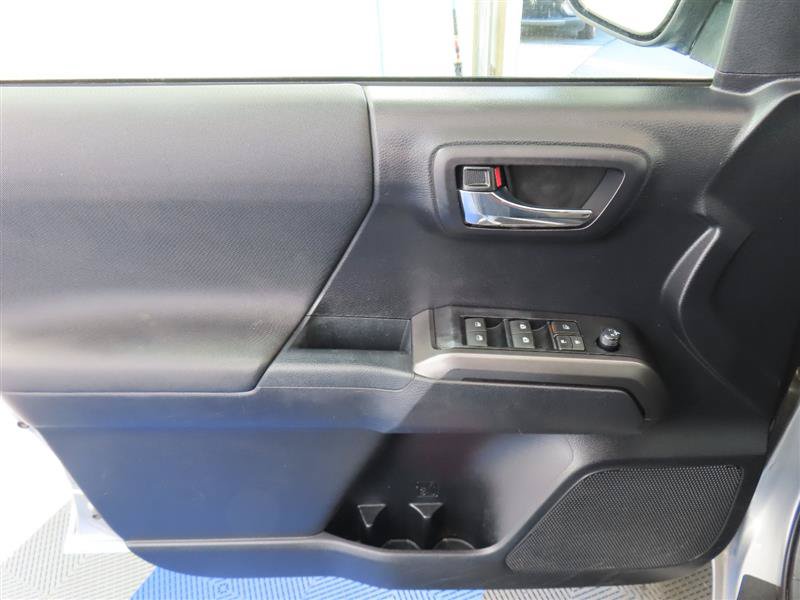 Used 2021 Toyota Tacoma TRD Sport AWD/4WD image 11