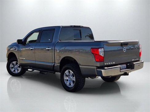 Used 2017 Nissan Titan SV image 6