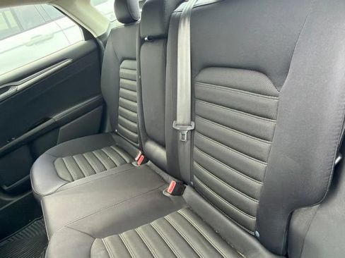 Used 2014 Ford Fusion SE FWD image 9