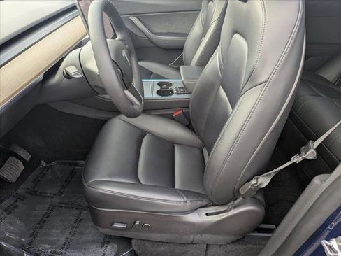 Used 2022 Tesla Model Y Long Range image 16