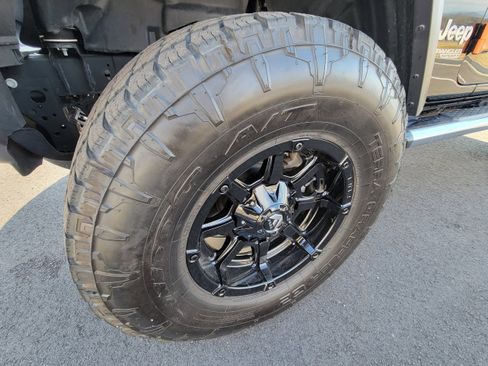 Used 2021 Jeep Wrangler Sport S image 32