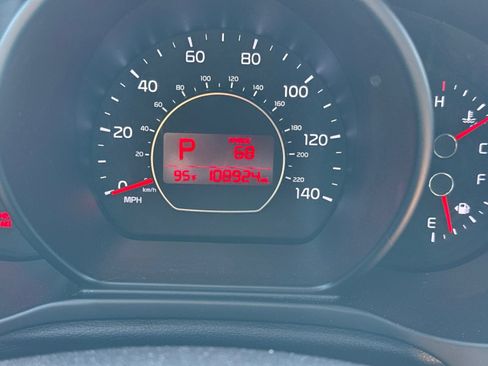 Used 2015 Kia Soul + w/ Primo Package FWD image 12