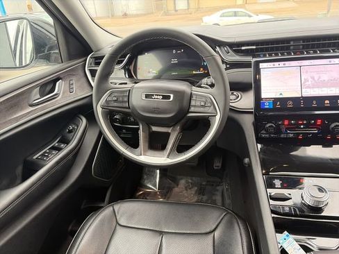 Used 2022 Jeep Grand Cherokee Limited 4xe w/ Luxury Tech Group II AWD/4WD image 31