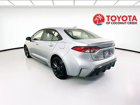 Used 2026 Toyota Corolla SE w/ SE Premium Package FWD image 5
