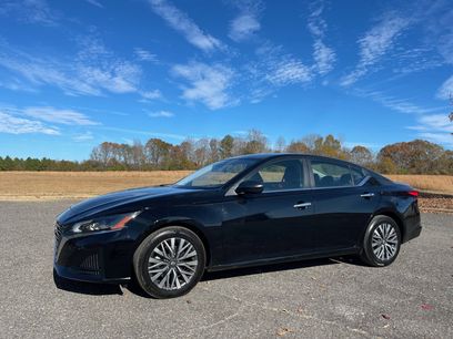 Used 2024 Nissan Altima 2.5 SV