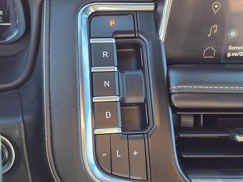 Used 2024 GMC Yukon SLT image 9