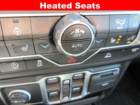 Used 2023 Jeep Wrangler Unlimited Sahara w/ LED Lighting Group AWD/4WD image 17