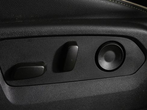 Used 2025 GMC Yukon Elevation image 17