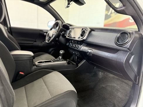 Used 2021 Toyota Tacoma TRD Off-Road image 43