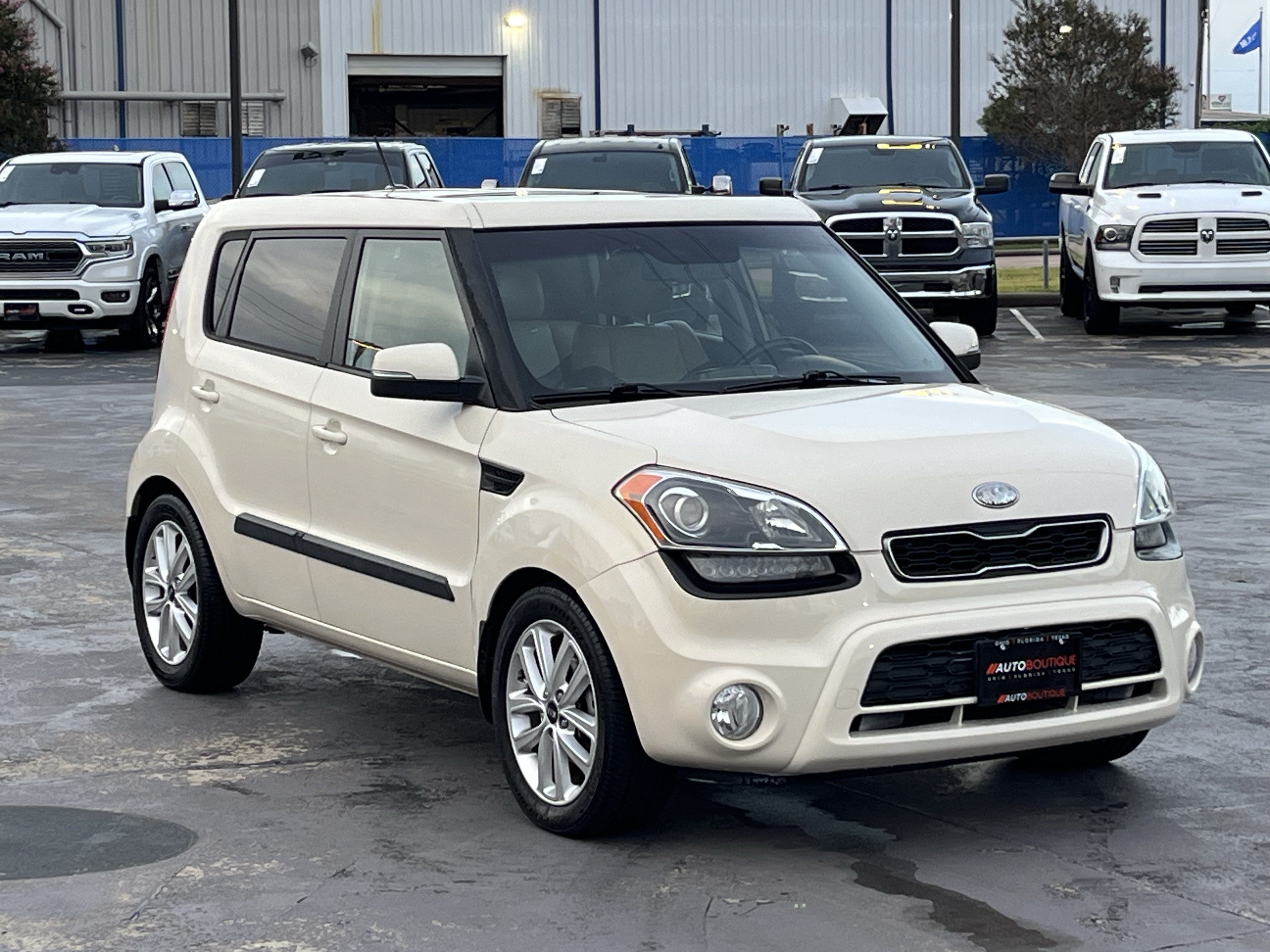 Used 2013 Kia Soul ! w/ Premium Pkg FWD image 5