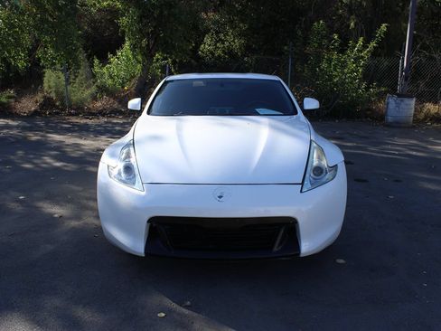 Used 2014 Nissan 370Z Coupe RWD image 2