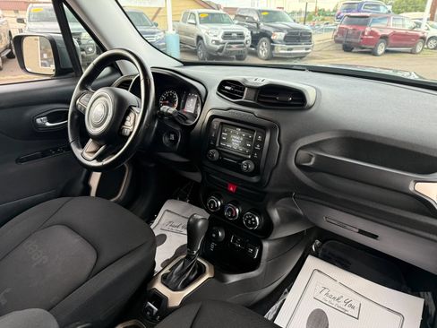 Used 2016 Jeep Renegade Latitude AWD/4WD image 16