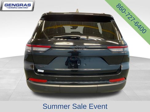 Used 2025 Jeep Grand Cherokee Altitude AWD/4WD image 5
