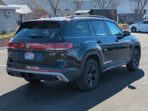 New 2026 Volkswagen Atlas Peak Edition image 3