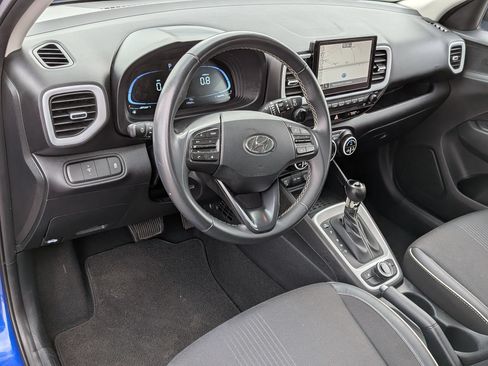 Used 2024 Hyundai Venue Limited FWD image 16