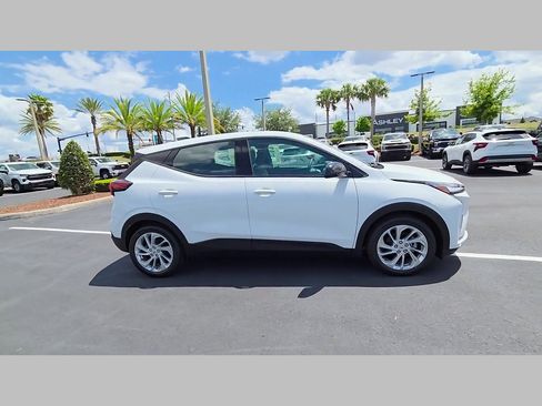 New 2027 Chevrolet Bolt LT w/ Comfort Package FWD image 15
