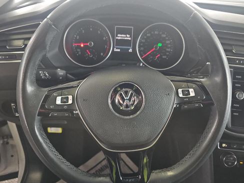 Used 2020 Volkswagen Tiguan SE w/ Panoramic Sunroof Package image 15