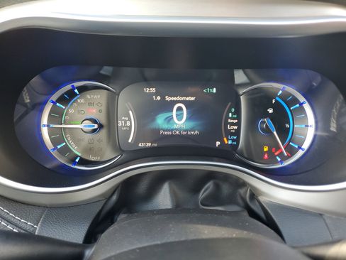 Used 2021 Chrysler Pacifica Limited w/ Uconnect Theater Family Group image 31