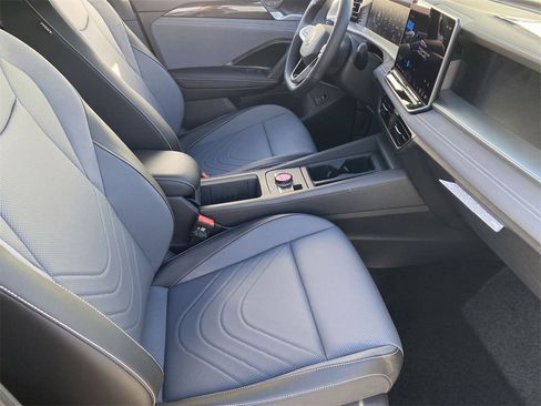 New 2026 Volkswagen Tiguan SE R-Line image 8