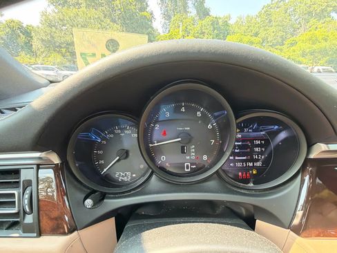 Used 2023 Porsche Macan AWD/4WD image 35